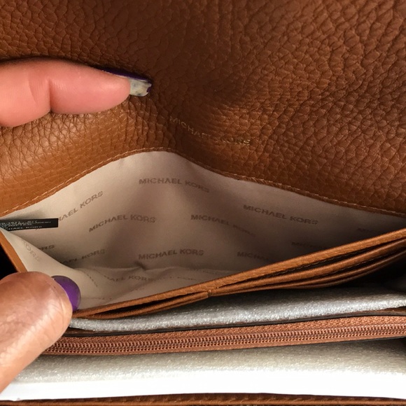 Michael Kors Wallet - Picture 5 of 7